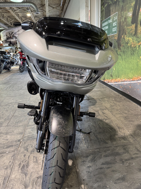 2025 Harley-Davidson CVO Road Glide ST - Photo 9