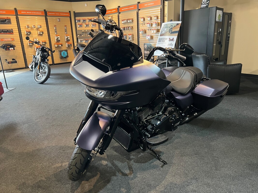 2025 Harley-Davidson Road Glide Purple Abyss Denim - Black Finish - Photo 3