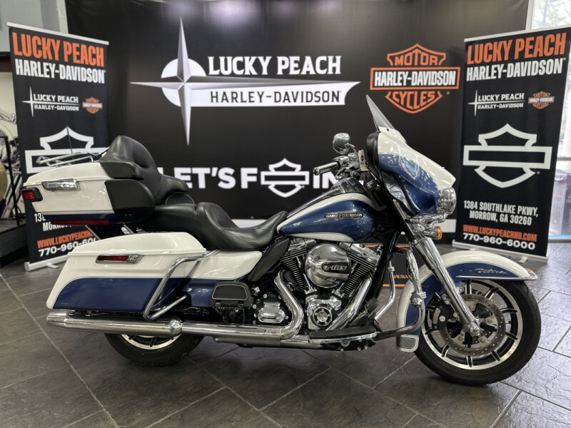 2015 Harley-Davidson<sup>®</sup> Electra Glide<sup>®</sup> Ultra Classic<sup>™</sup> Two-Tone White 