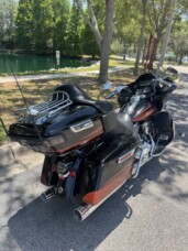 2015 Harley-Davidson<sup>®</sup> CVO<sup>™</sup> Road Glide<sup>®</sup> Ultra thumb 3