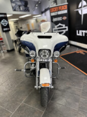 2015 Harley-Davidson<sup>®</sup> Electra Glide<sup>®</sup> Ultra Classic<sup>™</sup> Two-Tone White  thumb 1