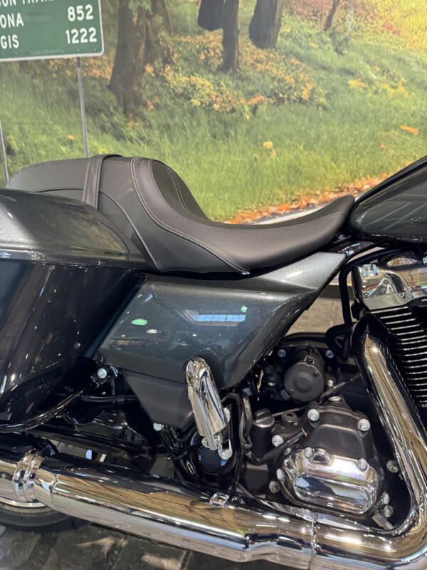 2025 Harley-Davidson Road Glide - Photo 5
