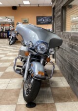 2011 Harley-Davidson<sup>®</sup> Electra Glide<sup>®</sup> Classic Brilliant Silver thumb 3