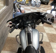 2011 Harley-Davidson<sup>®</sup> Electra Glide<sup>®</sup> Classic Brilliant Silver thumb 0