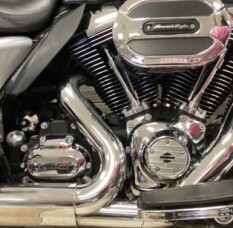 2011 Harley-Davidson<sup>®</sup> Electra Glide<sup>®</sup> Classic Brilliant Silver thumb 1