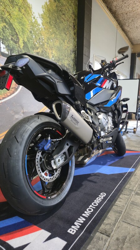 2025 BMW Motorrad M 1000 XR - Photo 9