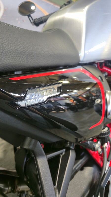 2025 BMW Motorrad R 12 nineT - Option 719 - Photo 10