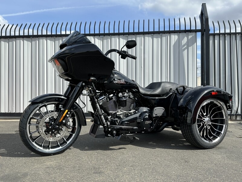 Harley-Davidson Road Glide 3 2024 FLTRT 84379161DT VIVID BLACK W/ PINSTRIPE - Photo 4
