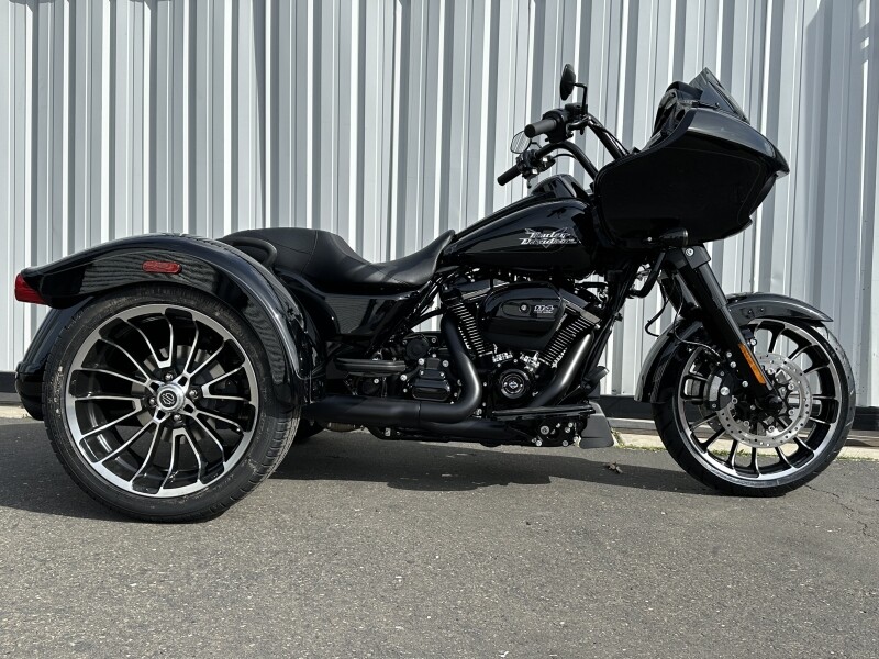 Harley-Davidson Road Glide 3 2024 FLTRT 84379161DT VIVID BLACK W/ PINSTRIPE