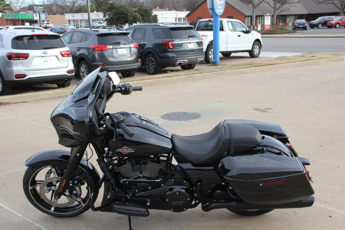 2025 Harley-Davidson Street Glide Midnight Firestorm - Black Finish - Photo 3