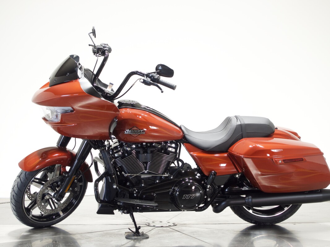 2025 Harley-Davidson FLTRX Road Glide in Whiskey Firestorm with 10 miles - Photo 10