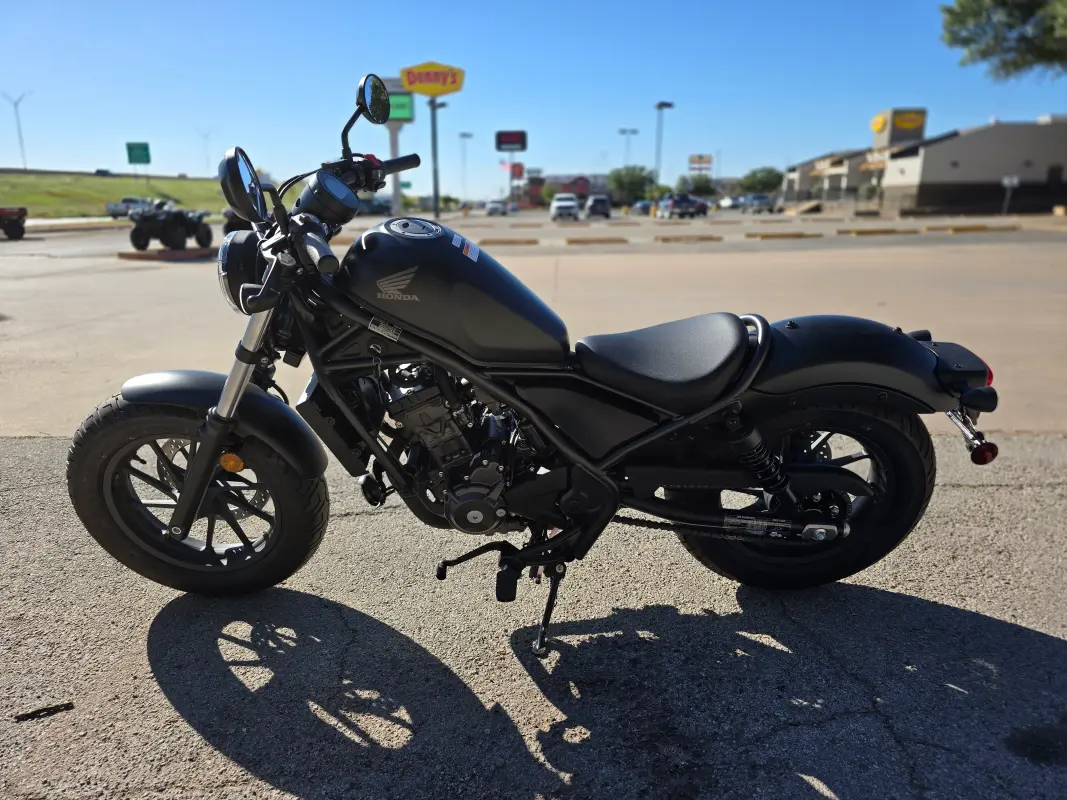 2025 Honda Rebel 300 - Photo 5