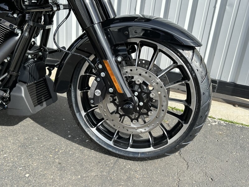 Harley-Davidson Road Glide 3 2024 FLTRT 84379161DT VIVID BLACK W/ PINSTRIPE - Photo 7