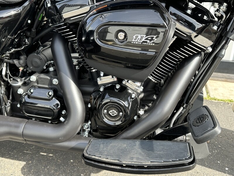 Harley-Davidson Road Glide 3 2024 FLTRT 84379161DT VIVID BLACK W/ PINSTRIPE - Photo 9