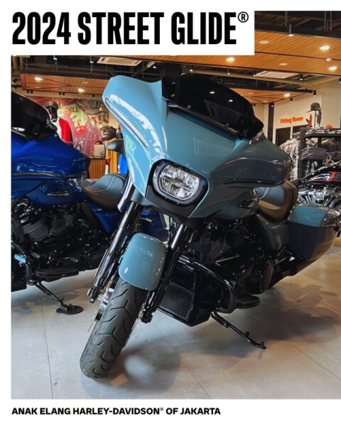 2024 Harley-Davidson<sup>®</sup> Street Glide® Sharkskin Blue
