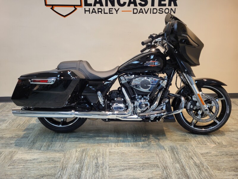 2025 Harley-Davidson<sup>®</sup> Street Glide® Vivid Black FLHX