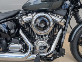 2025 Harley-Davidson<sup>®</sup> Street Bob® Iron Horse Metallic w/Laced Wheels thumb 1