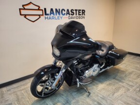 2025 Harley-Davidson<sup>®</sup> Street Glide® Vivid Black FLHX thumb 2