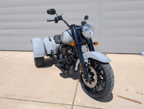 2025 Harley-Davidson<sup>®</sup> Freewheeler® Billiard Gray thumb 1