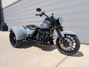 2025 Harley-Davidson<sup>®</sup> Freewheeler® Billiard Gray thumb 3