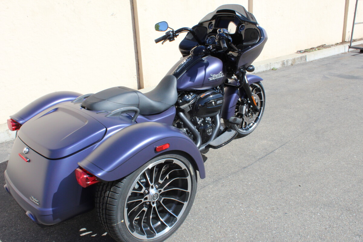 Harley-Davidson Road Glide 3 2025 FLTRT 84555229 PRPL ABYSS DNM W/ PINSTRIPE - Photo 2