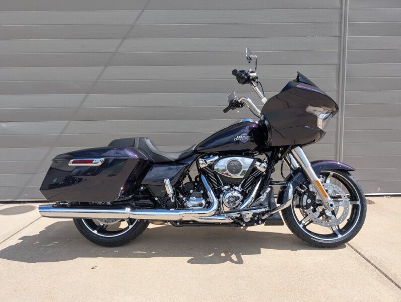 2025 Harley-Davidson<sup>®</sup> Road Glide® Mystic Shift