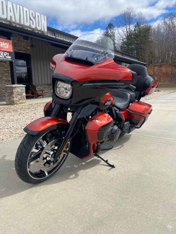 2025 Harley-Davidson Street Glide Ultra Whiskey Fire / Vivid Black - Black Finish - Photo 2