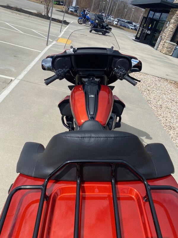 2025 Harley-Davidson Street Glide Ultra Whiskey Fire / Vivid Black - Black Finish - Photo 8