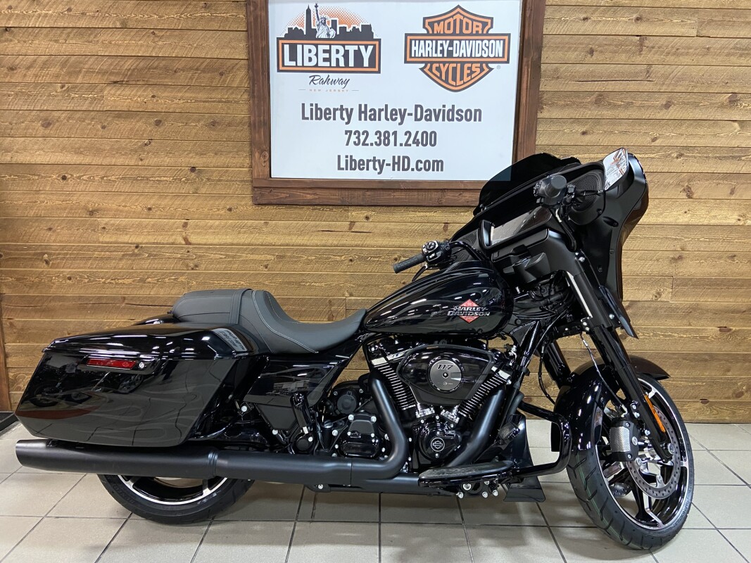 2025 Harley-Davidson Street Glide Vivid Black - Black Finish FLHX