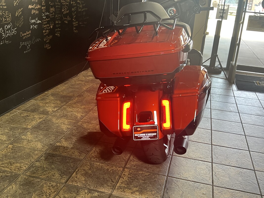 2025 Harley-Davidson Street Glide Ultra Whiskey Fire / Vivid Black - Photo 7