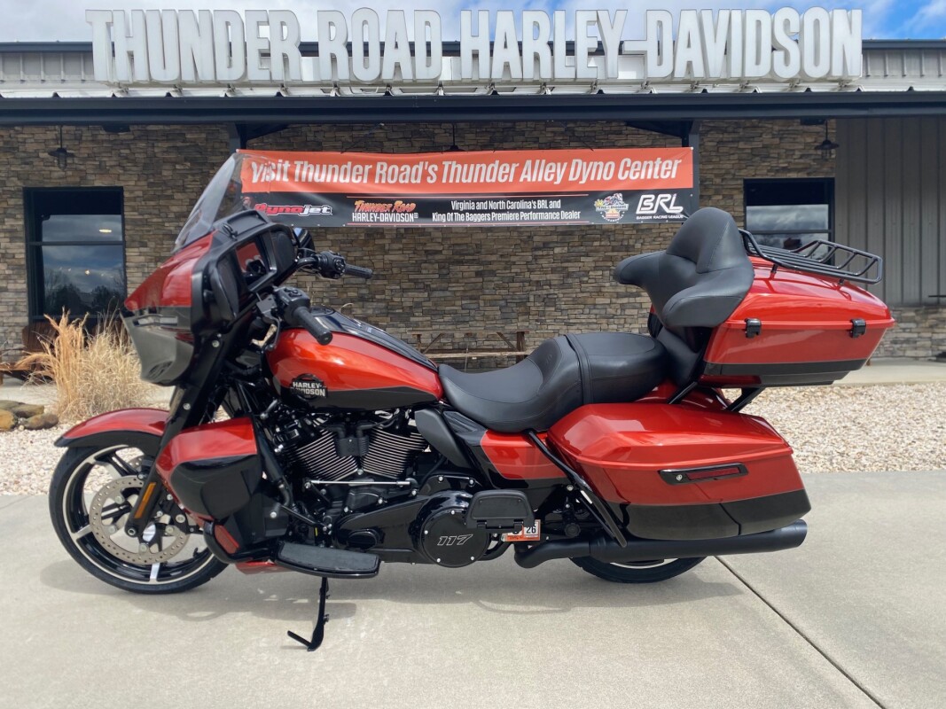 2025 Harley-Davidson Street Glide Ultra Whiskey Fire / Vivid Black - Black Finish