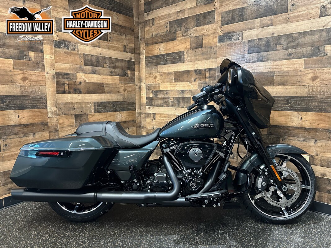 2025 Harley-Davidson Street Glide Iron Horse Metallic - Black Finish FLHX