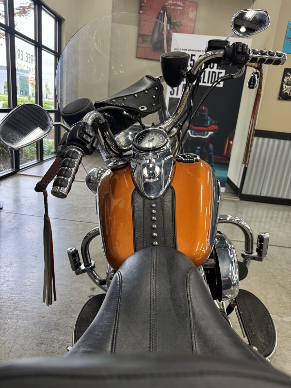 2015 Harley-Davidson® Heritage Softail® Classic FLSTC, photo 5