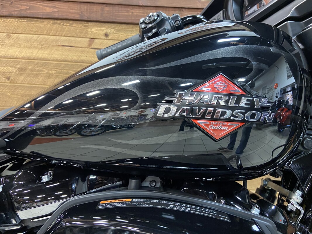 2025 Harley-Davidson Street Glide Vivid Black - Black Finish FLHX - Photo 2