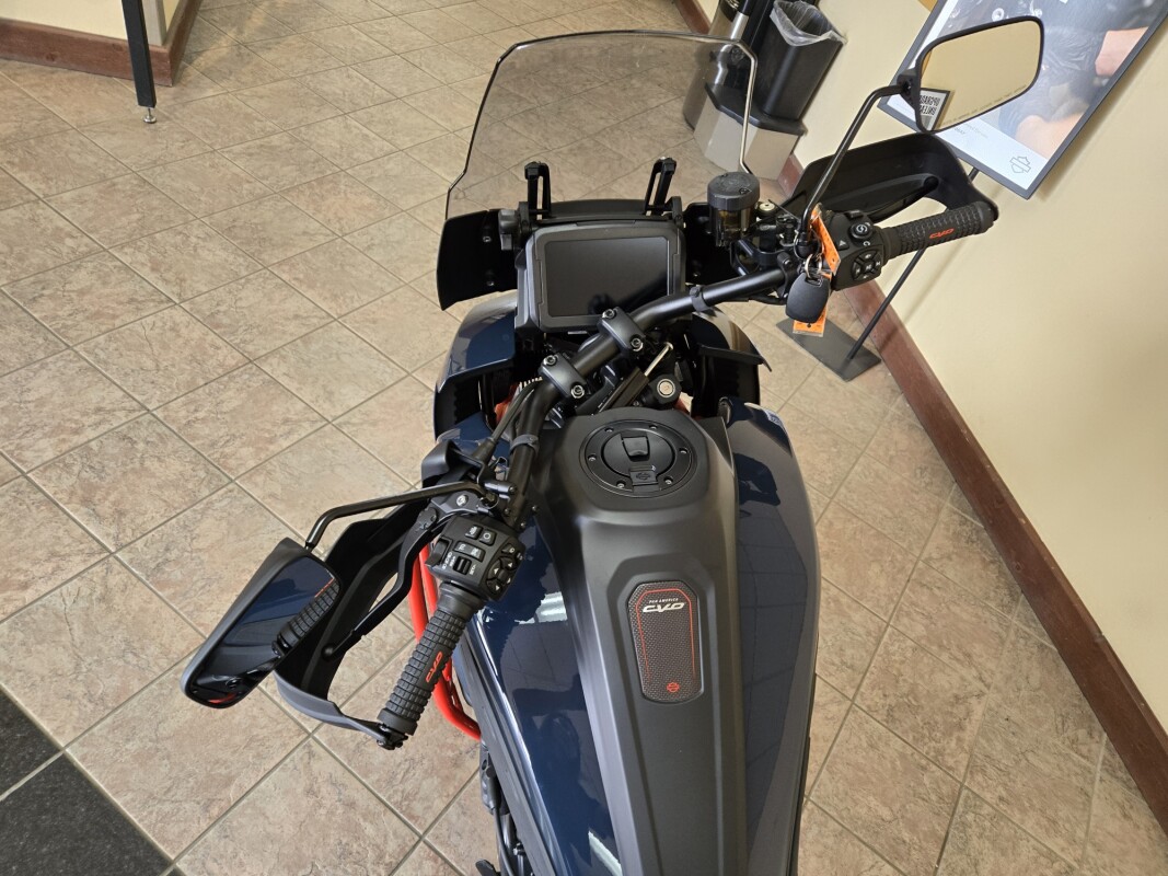2025 Harley-Davidson CVO Pan America Carbon Blue - Photo 3