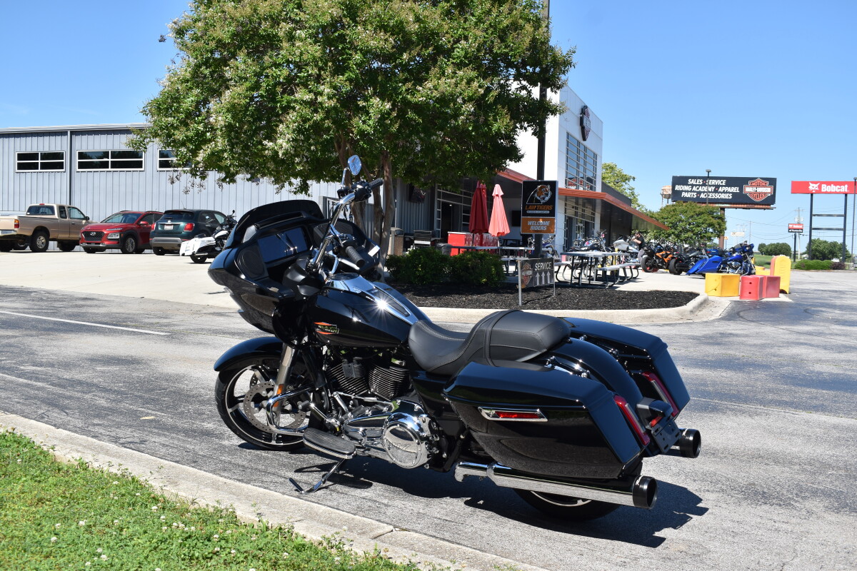 2025 Harley-Davidson Road Glide – Performance Touring Motorcycle - Photo 7