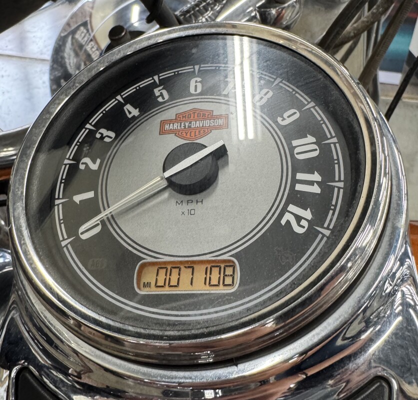 2015 Harley-Davidson® Heritage Softail® Classic FLSTC, photo 4