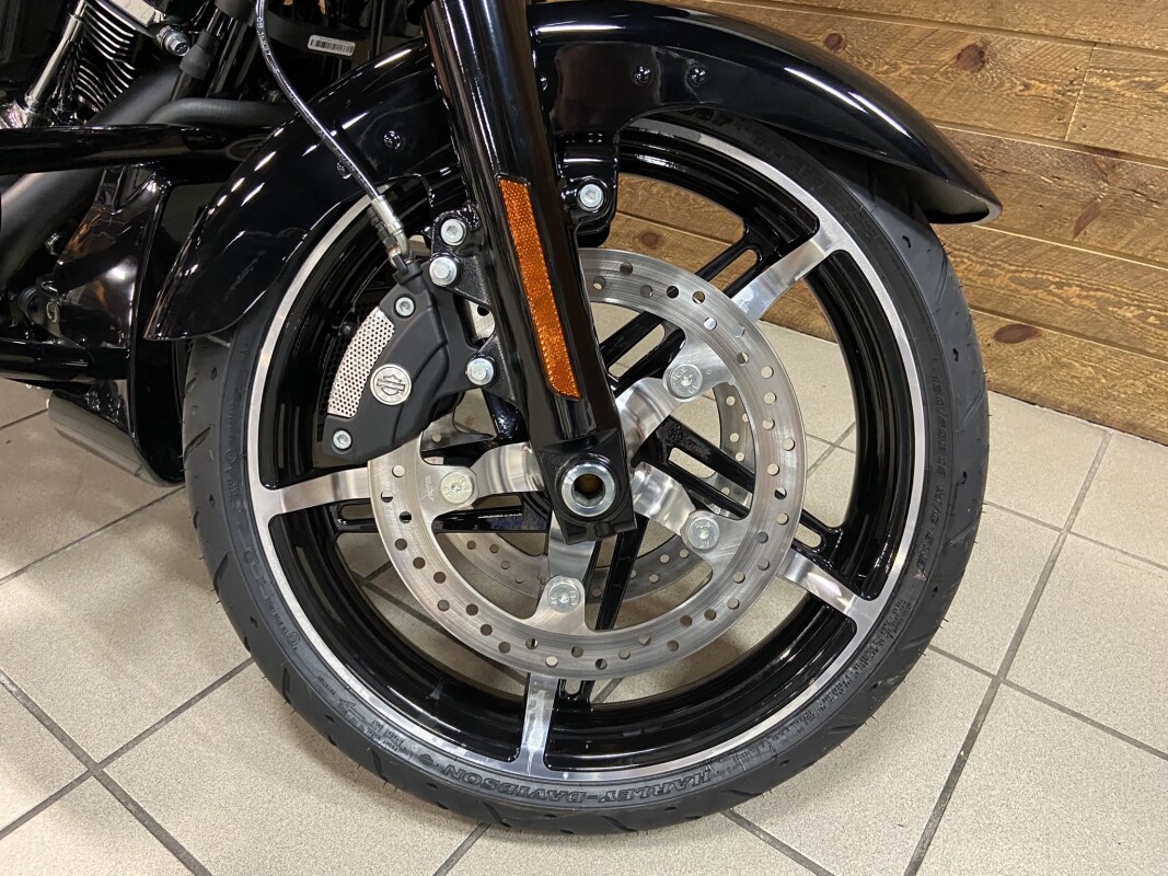 2025 Harley-Davidson Street Glide Vivid Black - Black Finish FLHX - Photo 4