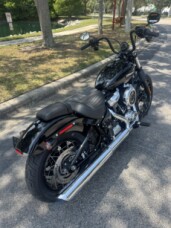 2025 Harley-Davidson<sup>®</sup> Street Bob® thumb 3