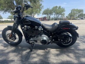 2025 Harley-Davidson<sup>®</sup> Street Bob® thumb 0