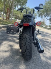 2025 Harley-Davidson<sup>®</sup> Street Bob® thumb 2