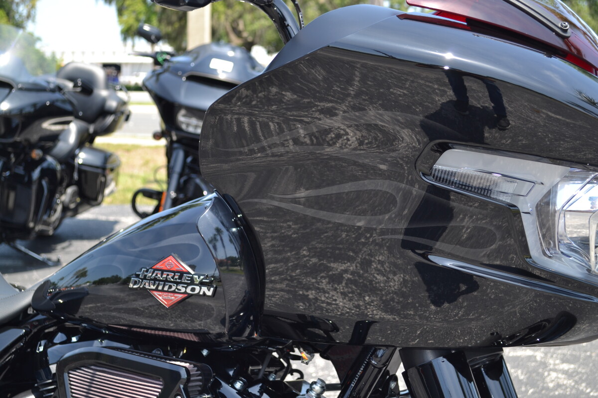 FLTRX 2025 Road Glide Midnight Firestorm - Photo 2
