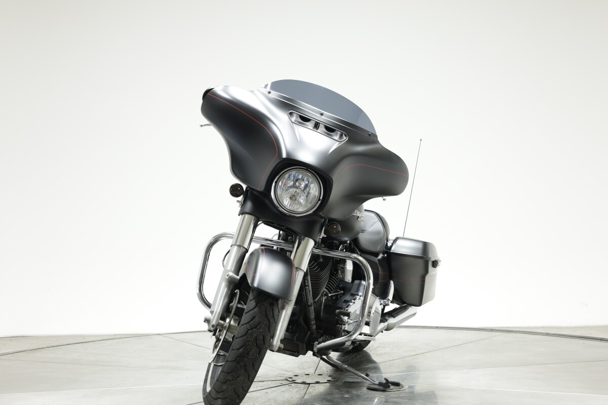 2015 HARLEY-DAVIDSON FLHXS STREET GLIDE SPECIAL in Black Denim with 16480 miles - Photo 8