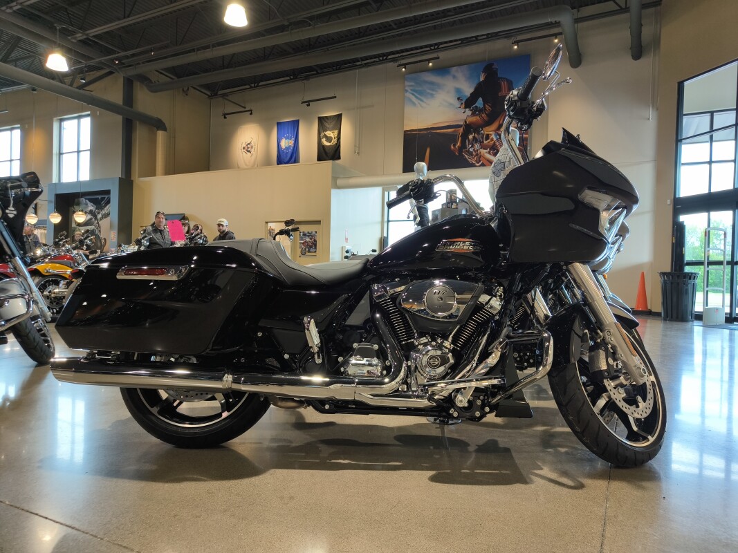 2025 Harley-Davidson Road Glide Vivid Black