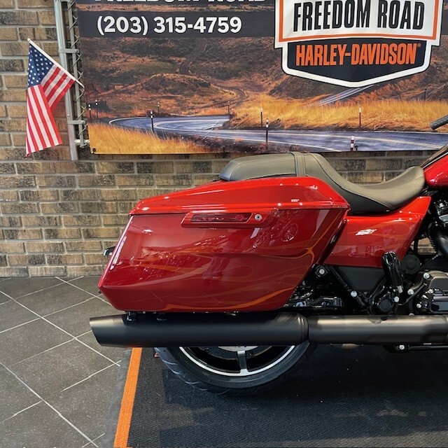 2025 Street Glide (FLHX) - Photo 8