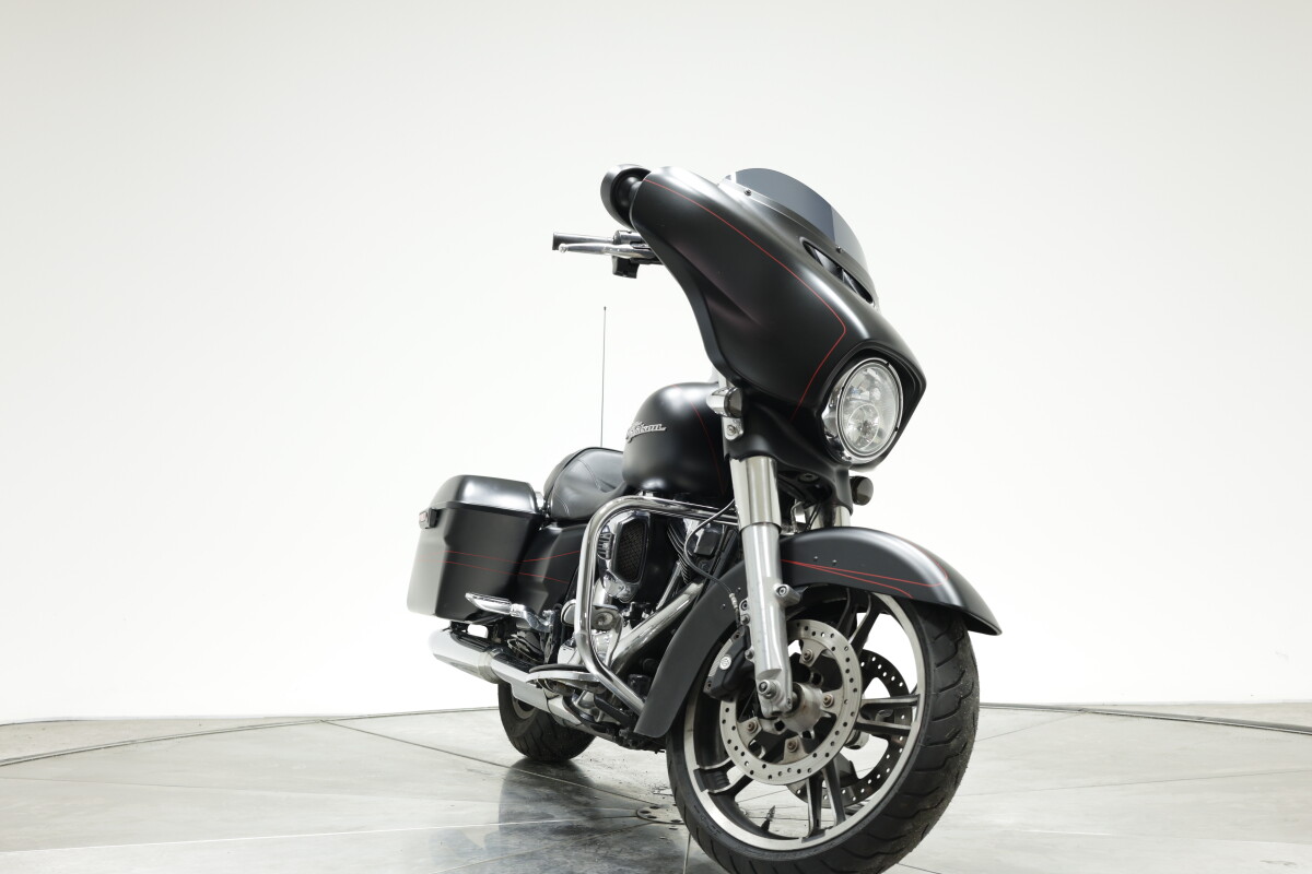 2015 HARLEY-DAVIDSON FLHXS STREET GLIDE SPECIAL in Black Denim with 16480 miles - Photo 6