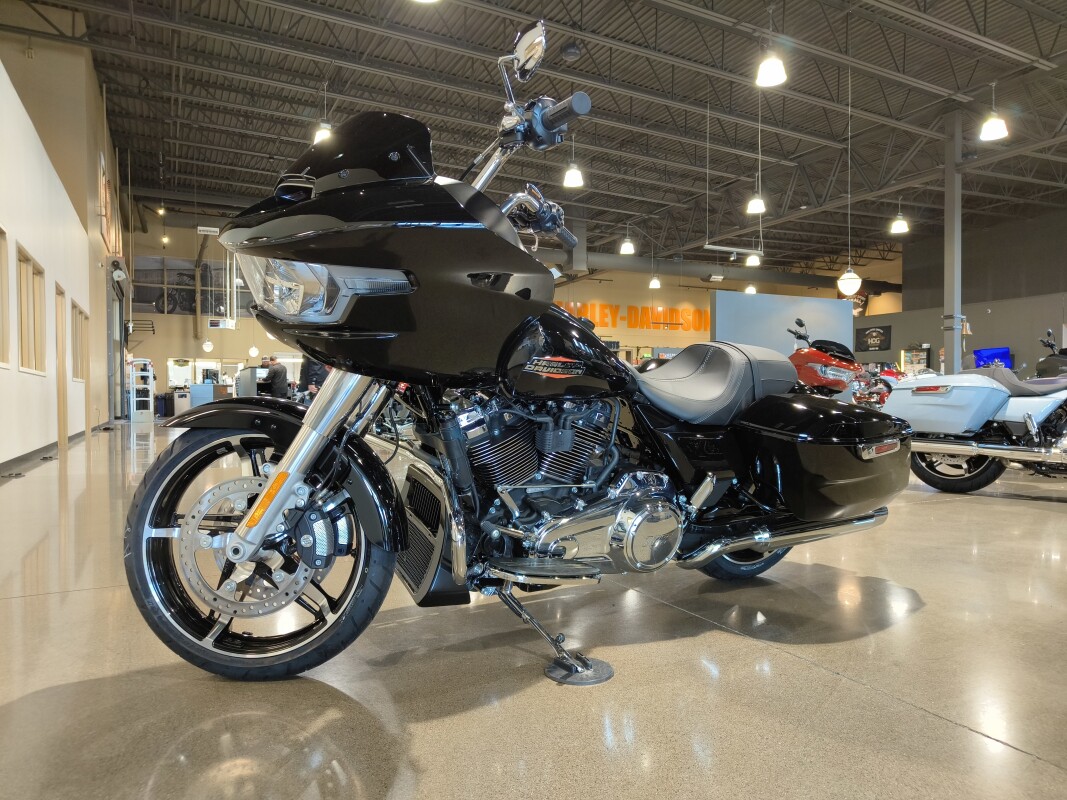 2025 Harley-Davidson Road Glide Vivid Black - Photo 2
