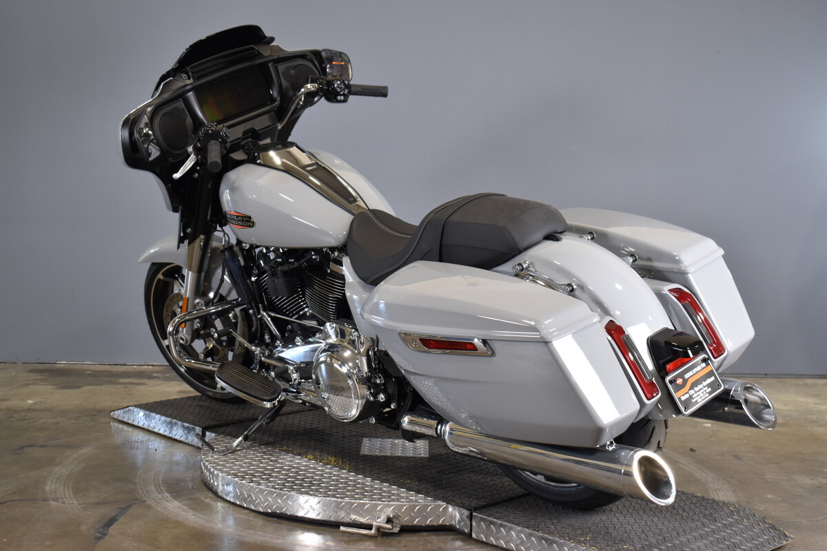 2024 Harley-Davidson Street Glide FLHX - Photo 6