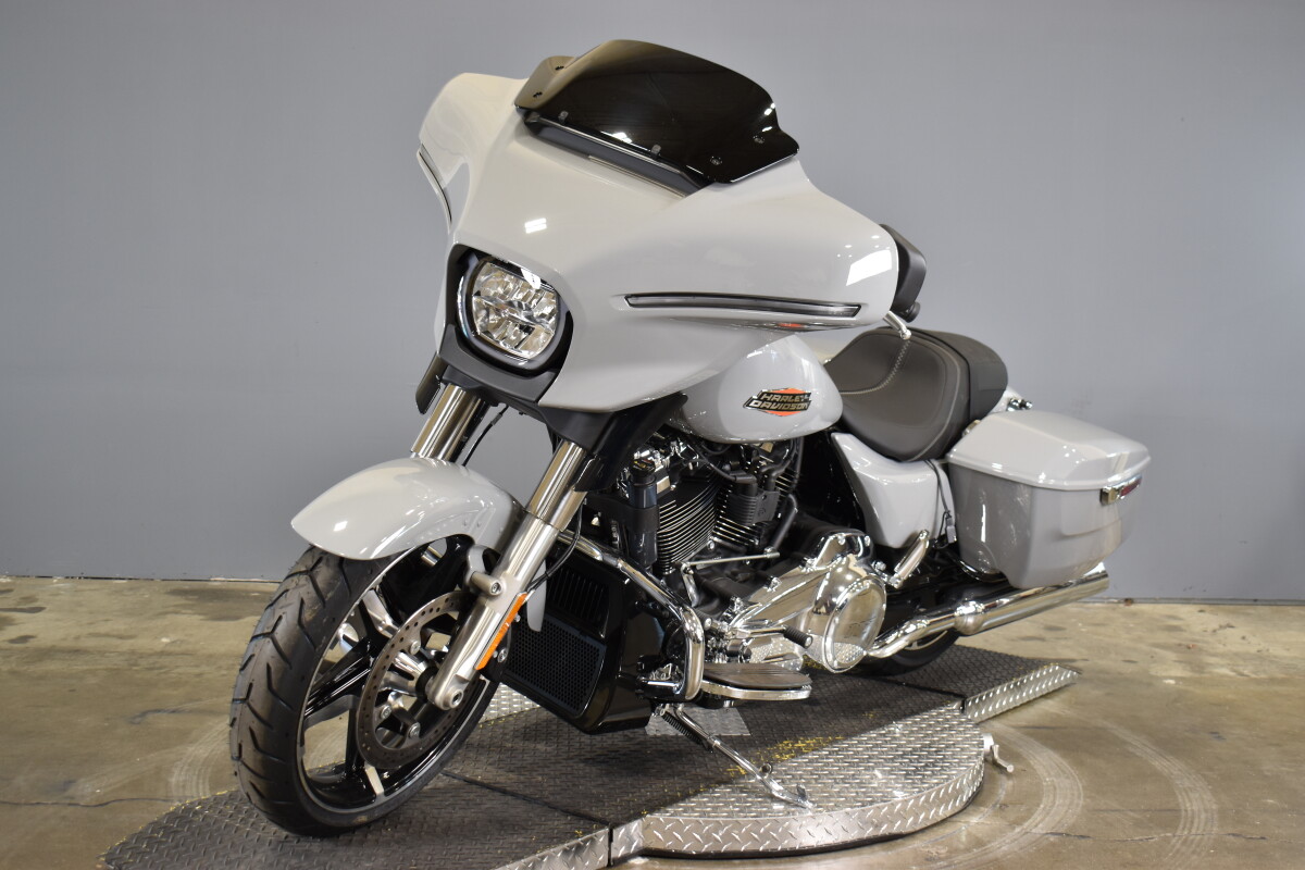2024 Harley-Davidson Street Glide FLHX - Photo 4