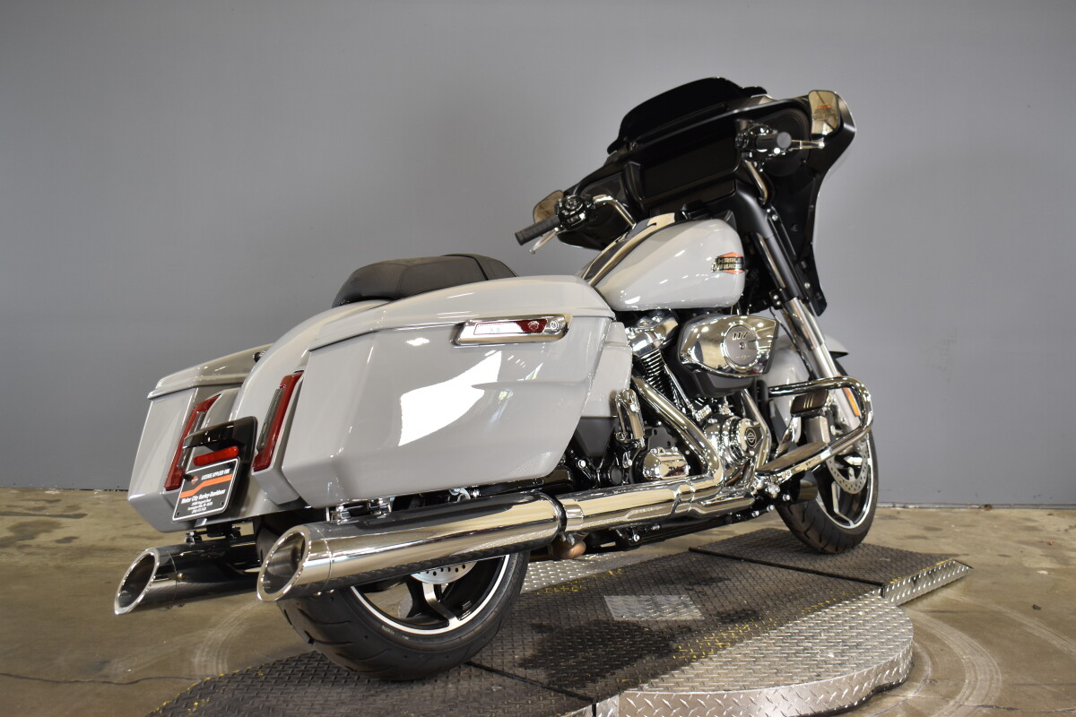 2024 Harley-Davidson Street Glide FLHX - Photo 9